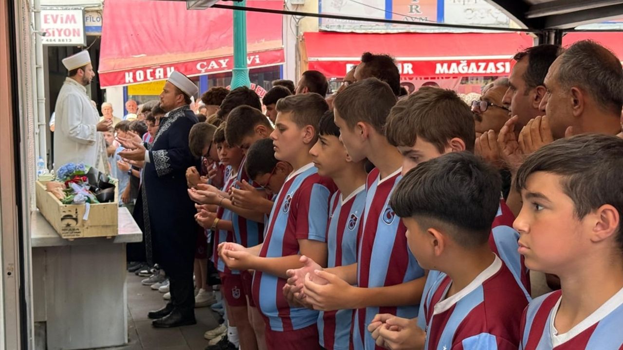 Artvin'de Kamyonet Çarpan 12 Yaşındaki Çocuk Hayatını Kaybetti