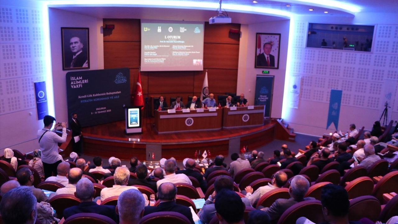 Atatürk Üniversitesinde 'Fıtratın Korunması ve Aile' Konferansı