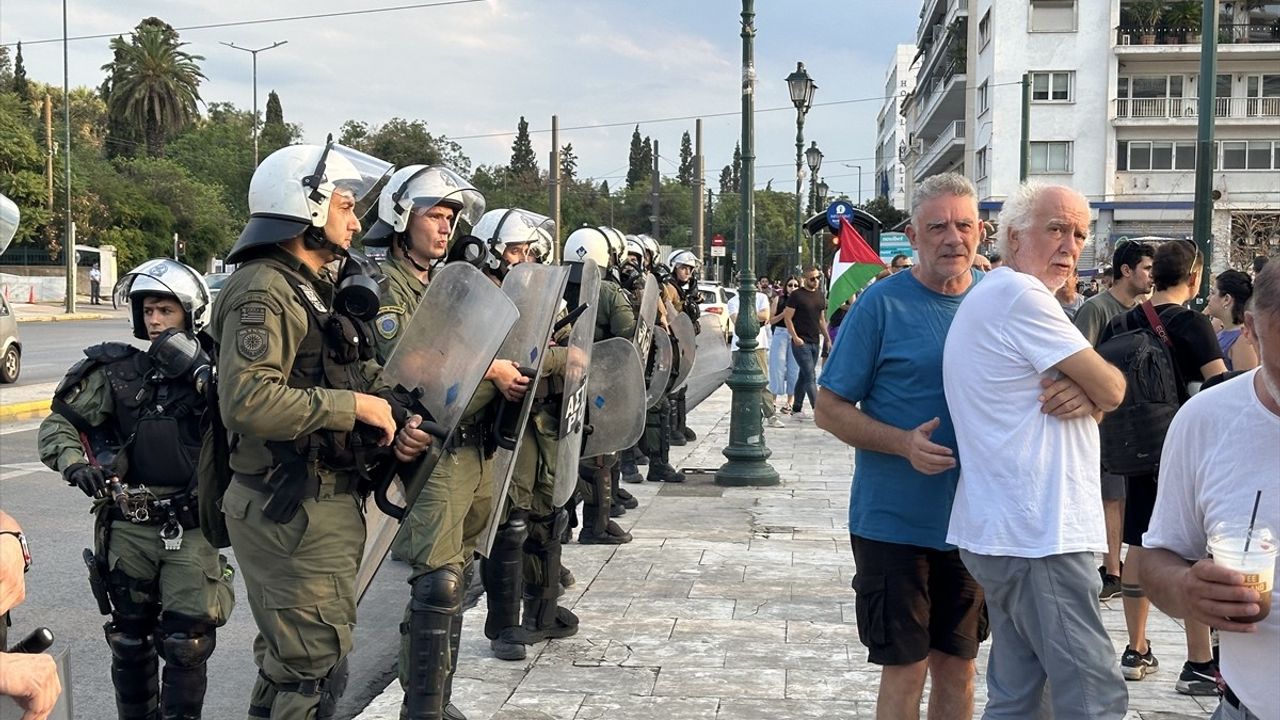 Atina'da Filistin'e Destek Eylemi: Saldırıları Protesto Edildi