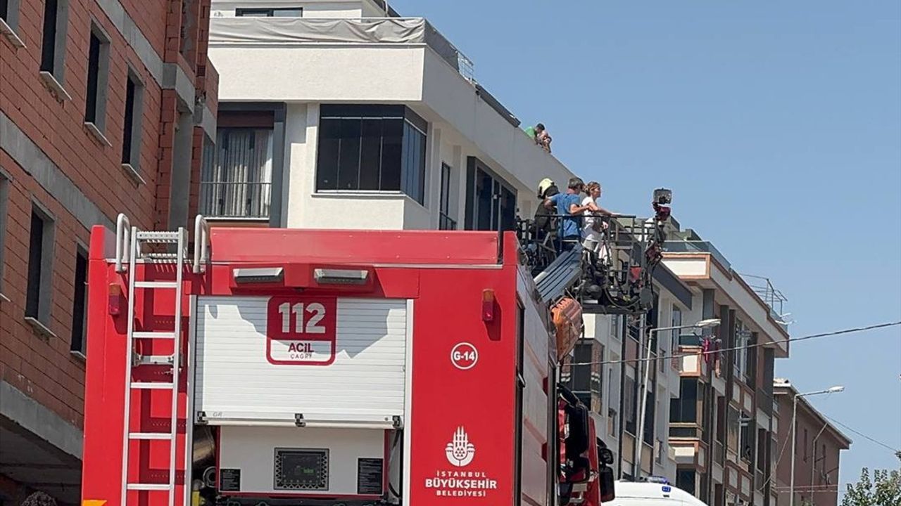 Avcılar'da Apartmanda Yangın: 3 Yaralı