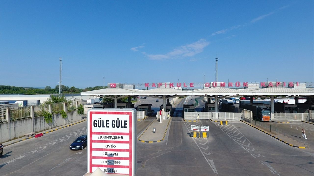 Avrupa'daki Gurbetçiler Türkiye'ye Yoğun İlgi Gösteriyor