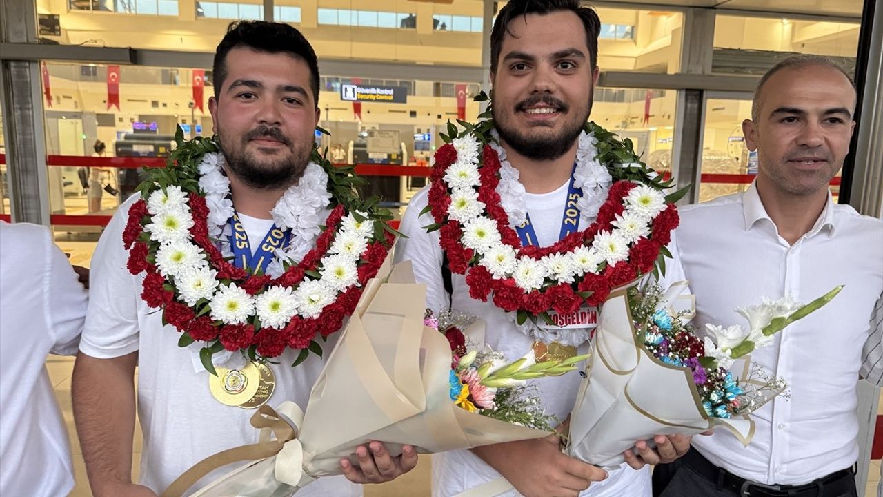 Avrupa Şampiyonu Sporcular Kahramanmaraş'ta Çiçekle Karşılandı