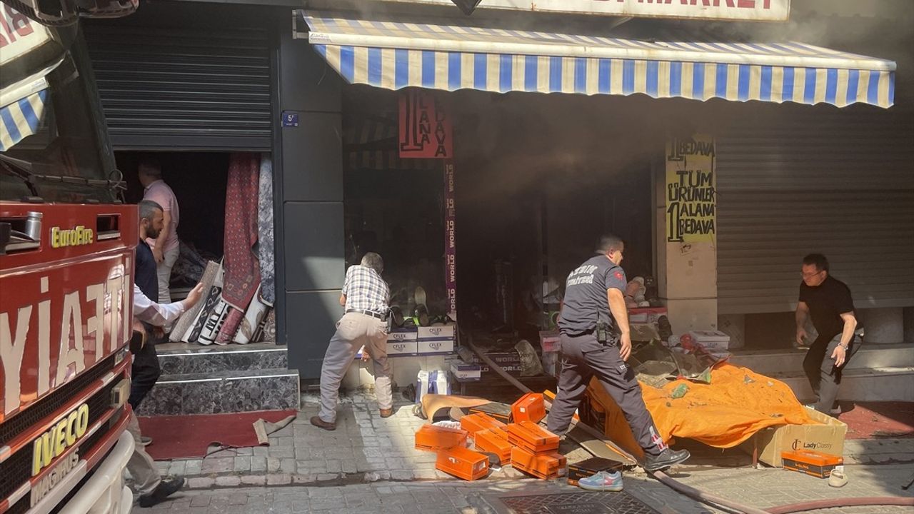 Aydın'da Ayakkabı Dükkanında Yangın: Olay Kontrol Altına Alındı