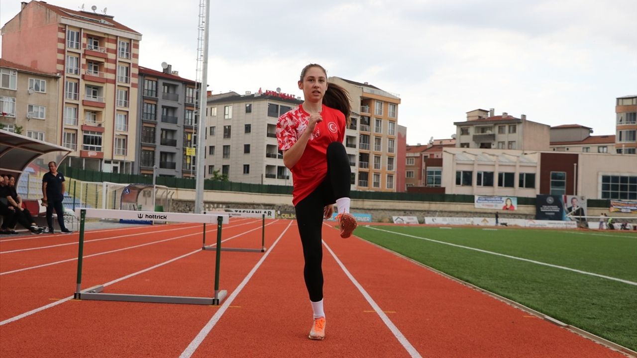 Ayşe Nazlı Aydın, Atletizmde 50 Madalya ile Parlıyor