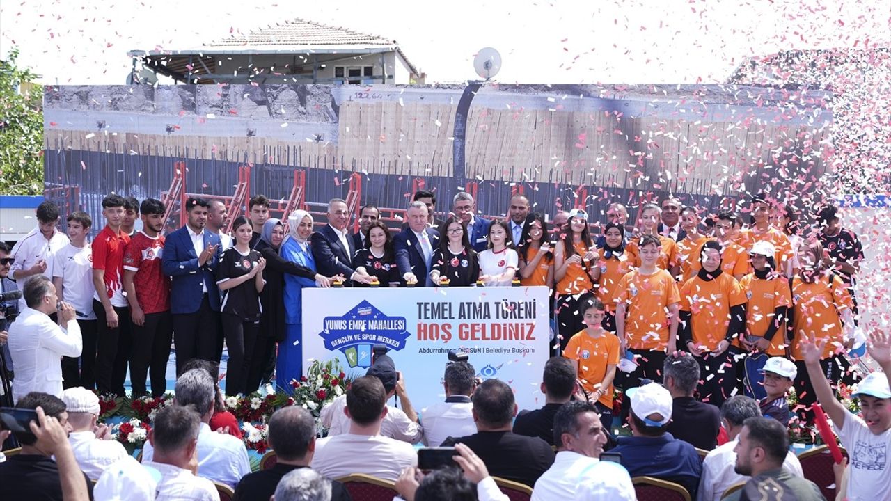 Bakan Bak, Sultangazi'de Gençlik ve Spor Merkezi’nin Temelini Attı