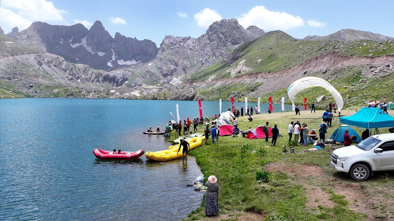 Bakan Ersoy, Hakkari'de Botla Buzul Göllerini Ziyaret Etti