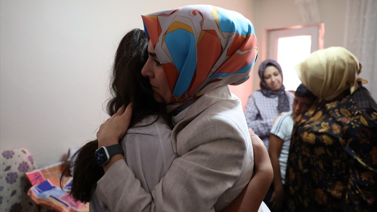 Bakan Göktaş'tan Eskişehir'deki Yangın Şehitlerine Taziye Ziyareti