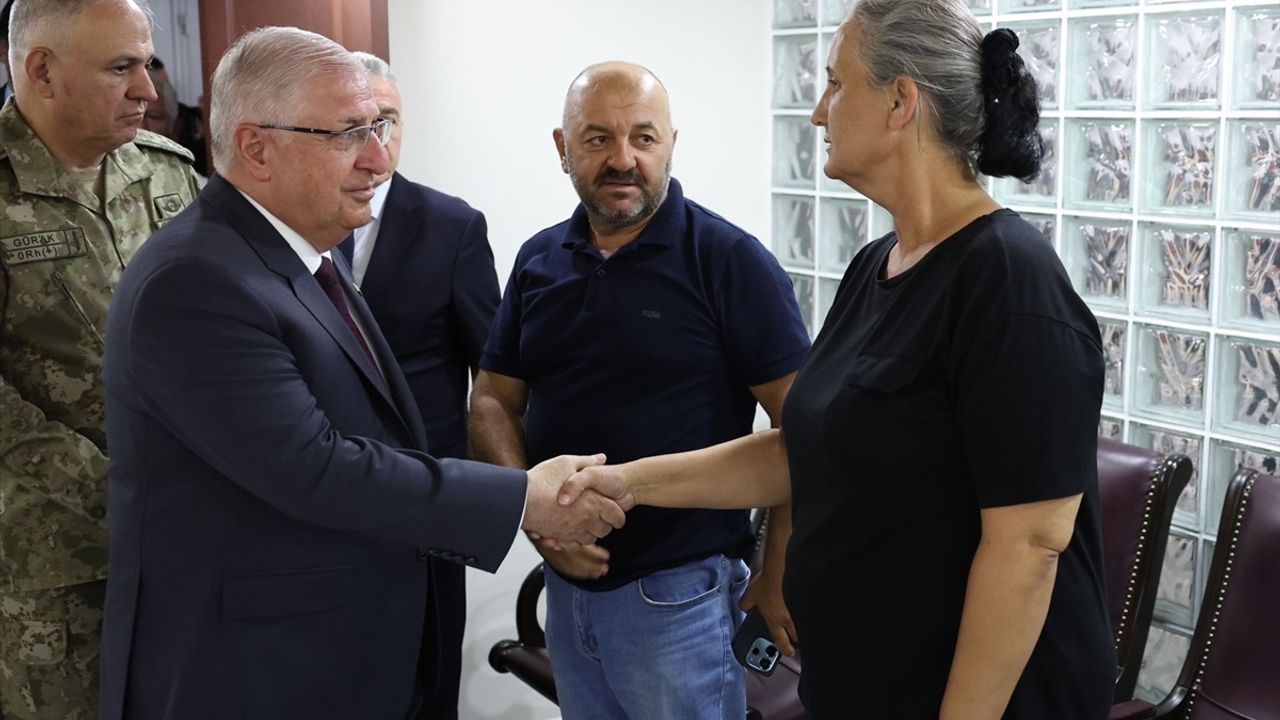 Bakan Güler, Metan Gazından Zehirlenen Askerleri Hastanede Ziyaret Etti