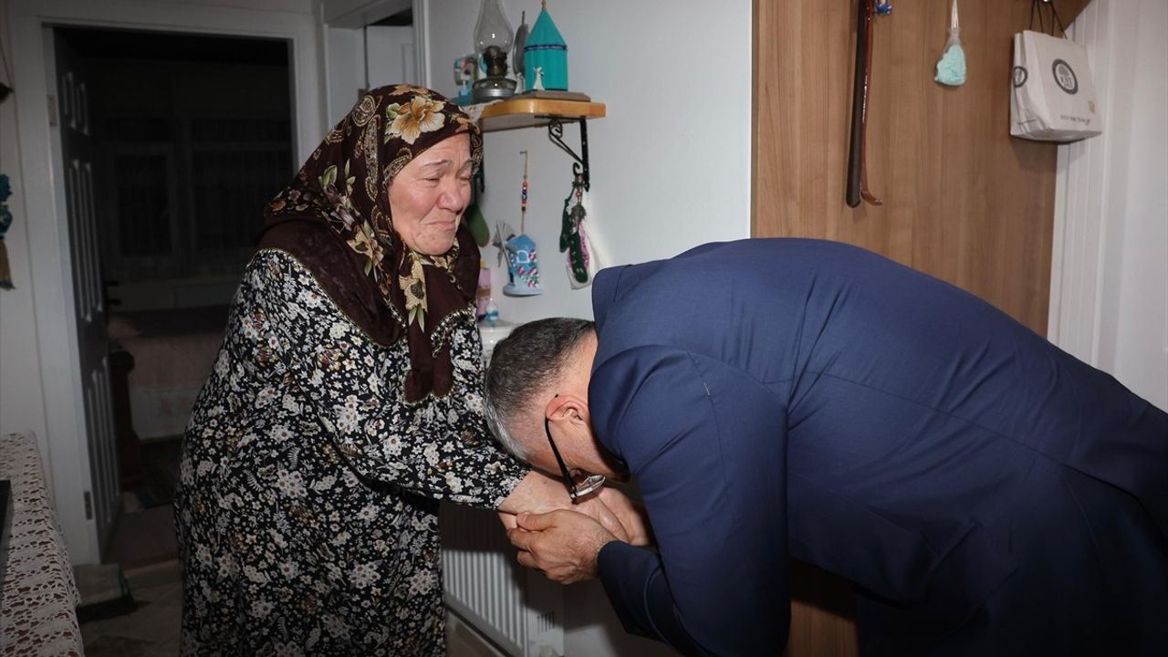 Bakan Işıkhan 15 Temmuz Şehidi Yakup Kozan'ın Ailesini Ziyaret Etti