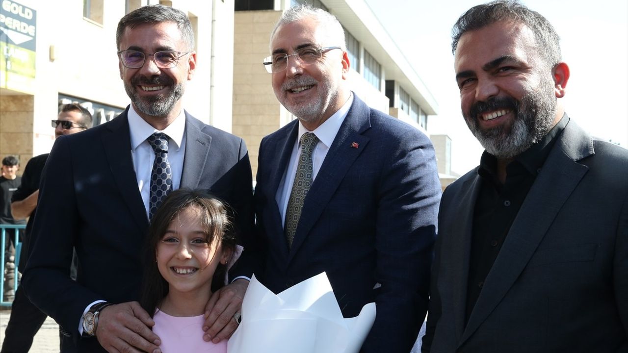 Bakan Işıkhan Bitlis'te Türkiye Yüzyılı'nda Çalışma Hayatı Vizyonunu Açıkladı