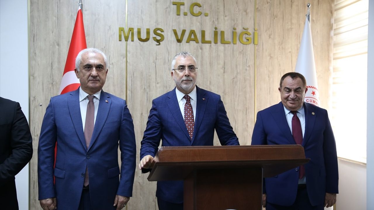 Bakan Işıkhan Muş'ta Çalışma Hayatı Buluşmaları'nda Terörsüz Türkiye Vizyonunu Açıkladı