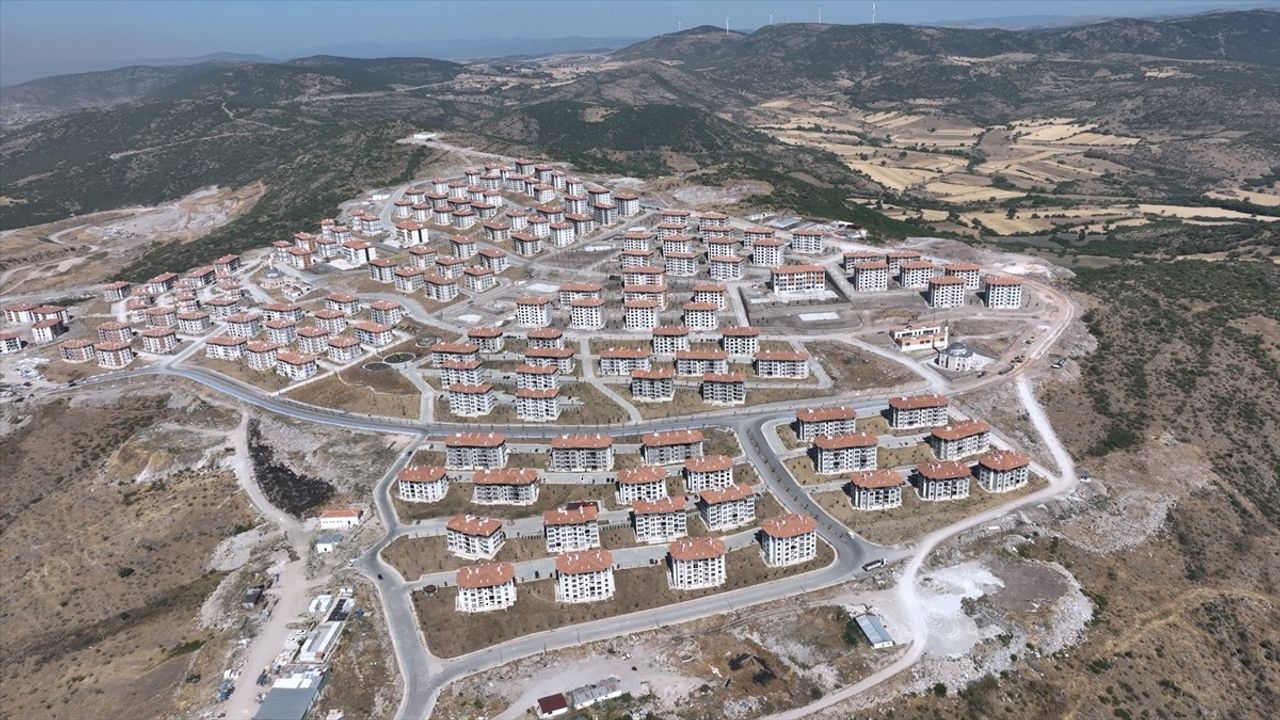 Bakan Kurum, Balıkesir'deki TOKİ Konutlarını Tanıttı: 2360 Yeni Ev Sahipleriyle Buluştu