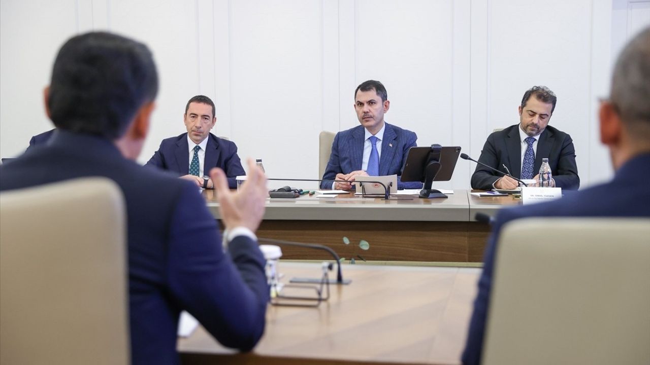 Bakan Kurum, KKTC İçişleri Bakanı Oğuz ile Görüştü