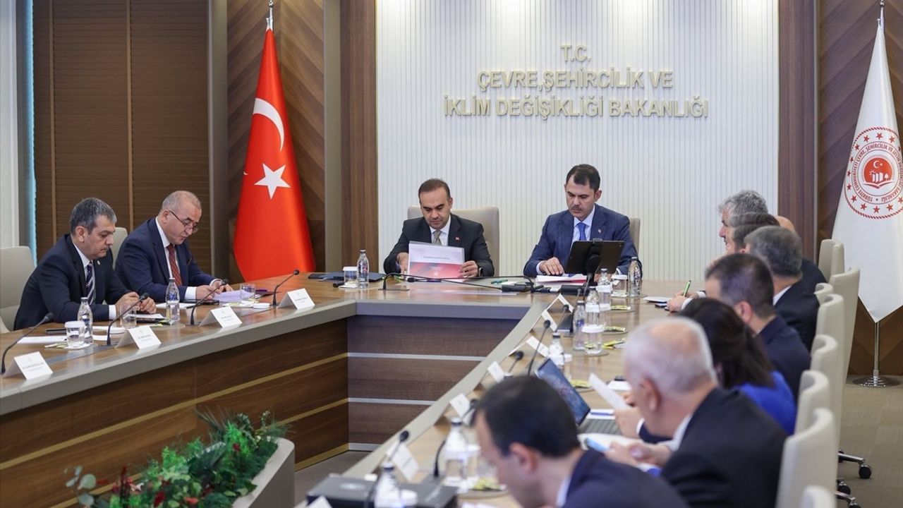 Bakan Kurum ve Kacır, Elazığ Heyetiyle Sanayi İhtiyaçlarını Görüştü