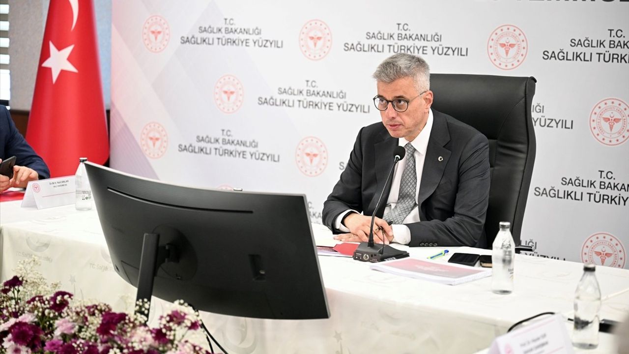 Bakan Memişoğlu, İstanbul'da Sağlık Hizmetleri Değerlendirme Toplantısı Düzenledi