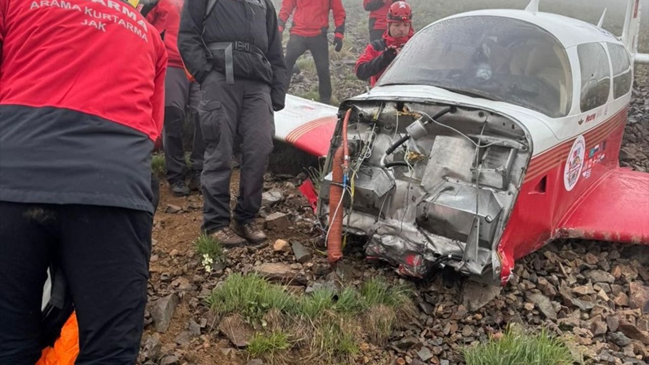 Bakan Yerlikaya, Bayburt-Rize-Erzurum Uçak Kazasını Açıkladı