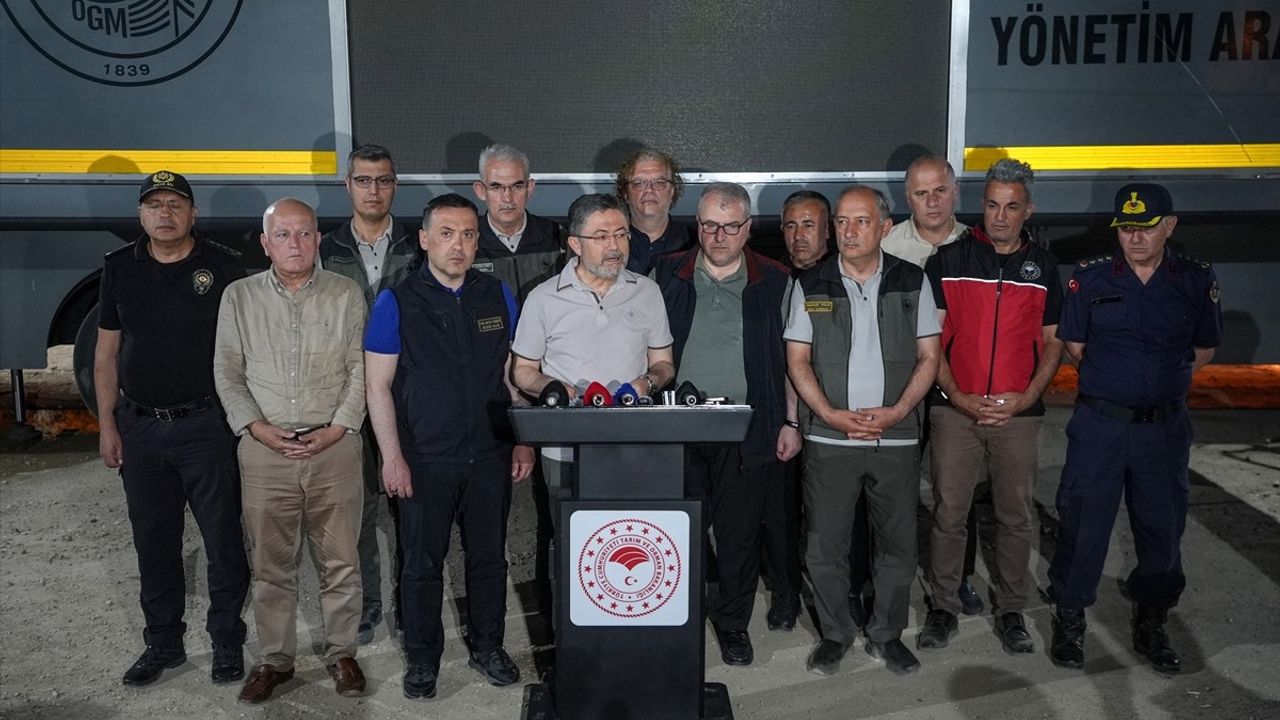 Bakan Yumaklı Bilecik'teki Yangınlarla İlgili Son Durumu Açıkladı