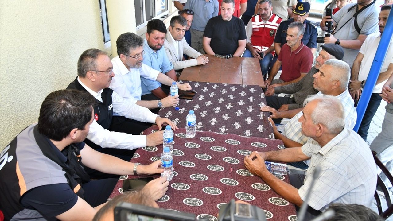 Bakan Yumaklı, Orman Yangınından Etkilenen Köylerde İncelemelerde Bulundu