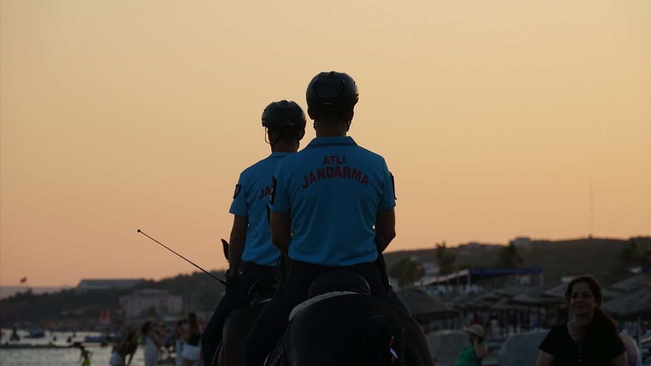 Balıkesir'de Atlı Jandarma Birliği Sahillerde Güvenliği Sağlıyor
