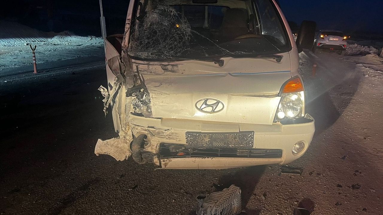 Balıkesir'de Zincirleme Trafik Kazasında 1 Ölü, 7 Yaralı