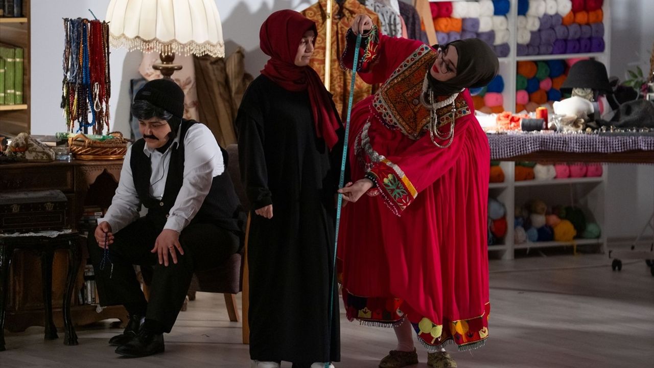 Başkentte 'Vatan Sevgisi' Tiyatro Oyunu Seyirciyle Buluştu