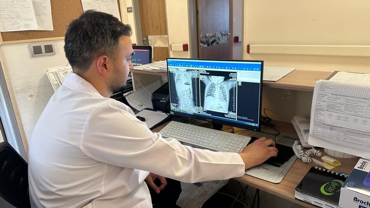 Batman'da Ameliyatla Sağlığına Kavuşan 15 Aylık Bebek Sevindirdi