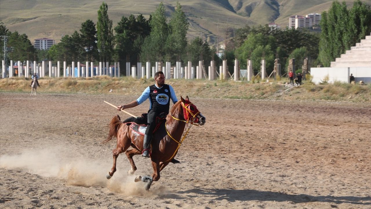 Bayburt'ta Cirit Gösterisi Rüzgar Gibi Geçti