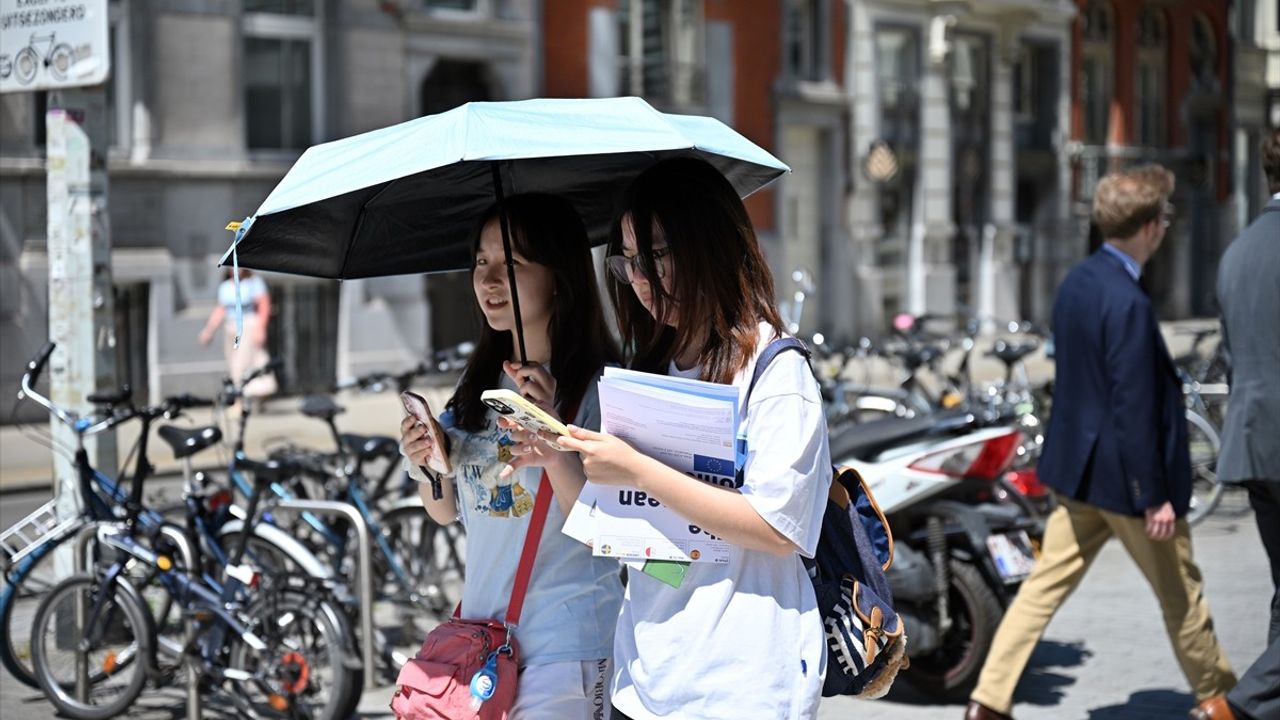 Belçika'da Aşırı Sıcaklar İçin 'Turuncu Alarm' İlan Edildi