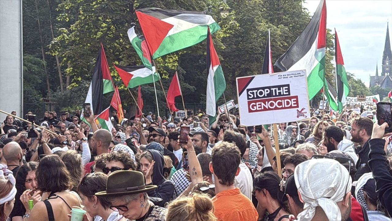 Berlin'de Filistin Destek Gösterisine Sert Polis Müdahalesi