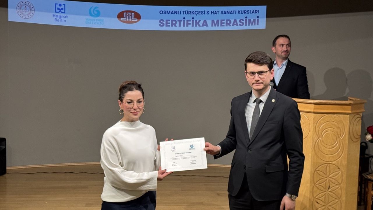 Berlin'de Osmanlı Türkçesi ve Hat Sanatı Kursları Sertifika Töreni