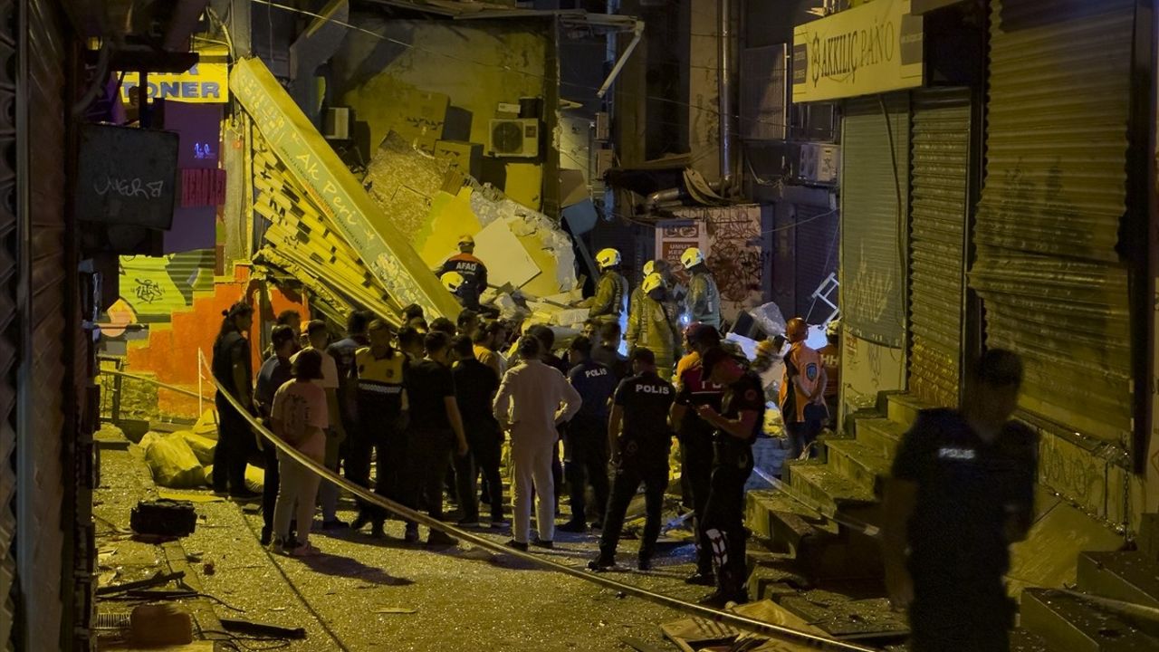Beyoğlu'nda İki Katlı Bina Patlamayla Çöktü: Olayın Detayları Ortaya Çıktı