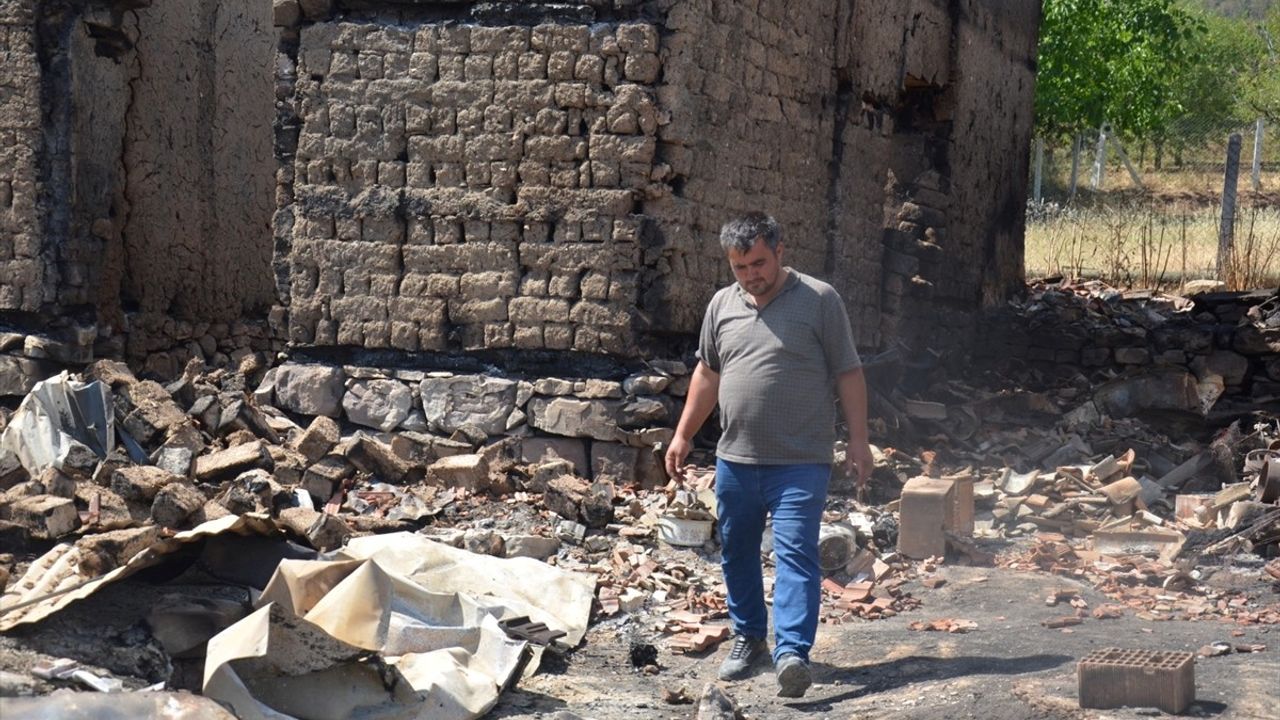 Bilecik Orman Yangınında Yine Yıkım: 44 Yıldır Oturdukları Ev Küle Döndü