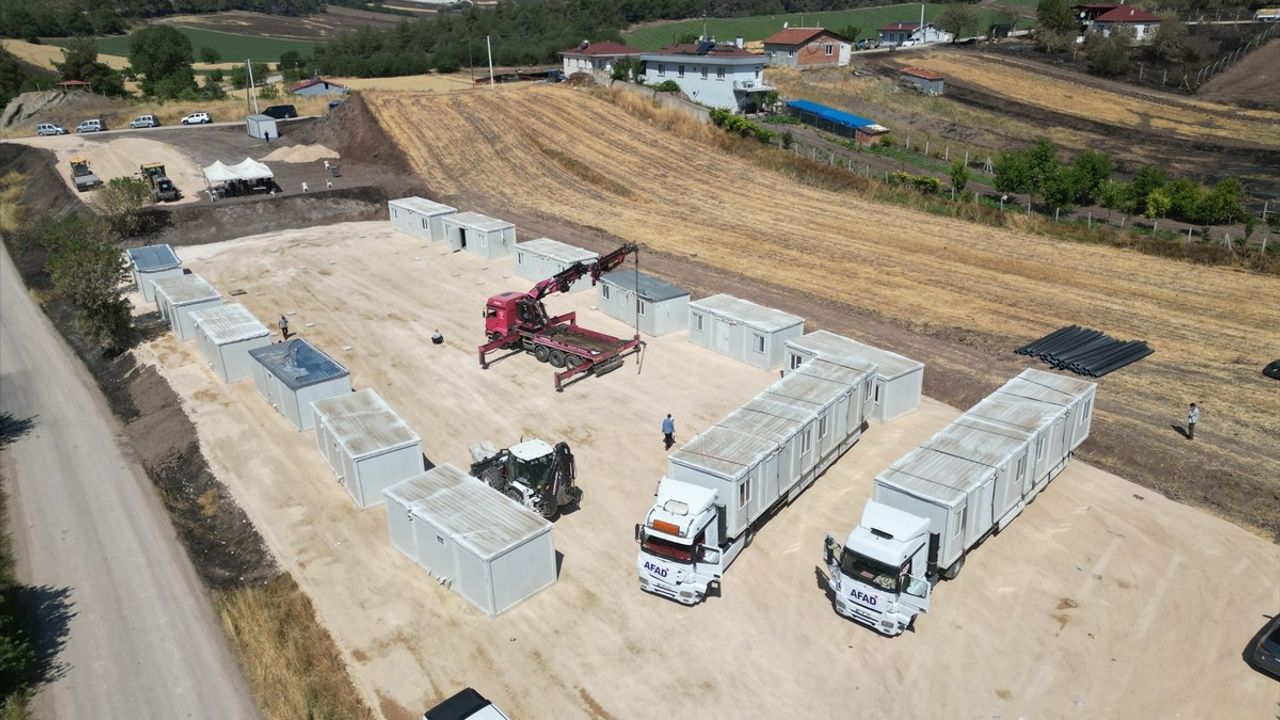 Bilecik'te Orman Yangınlarından Etkilenenler İçin Konteyner Kurulumları Devam Ediyor