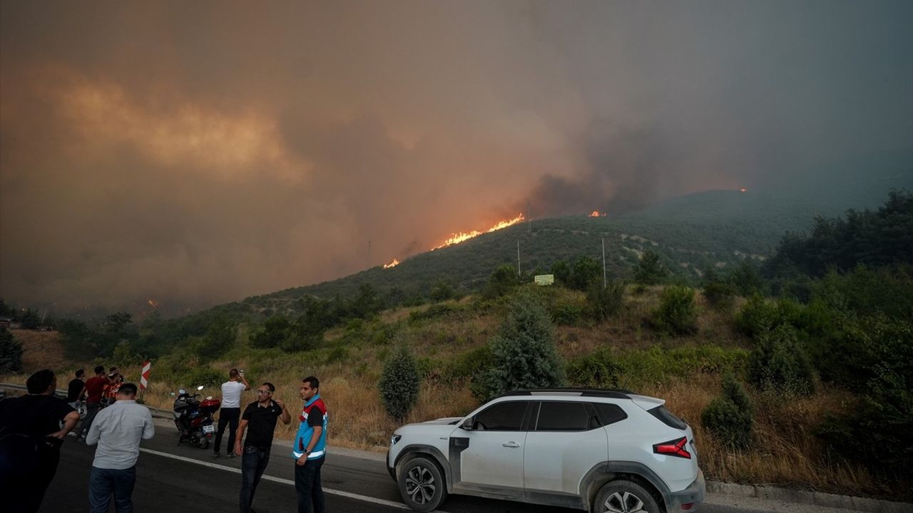 Bilecik'teki Orman Yangını Üçüncü Günde: Ciciler Köyü Tahliye Ediliyor