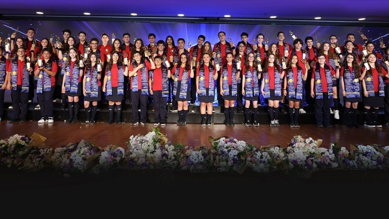 Bilfen'den 49 Öğrenci 2025 LGS'de Türkiye Birincisi Oldu