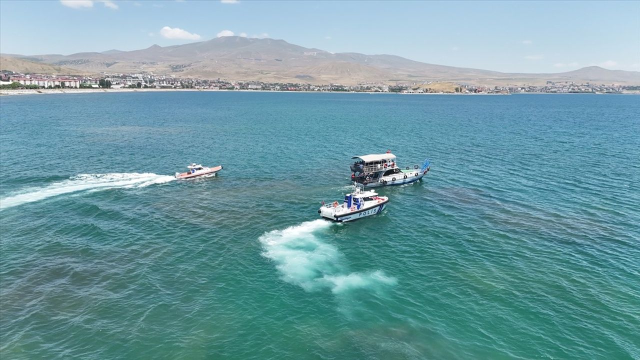 Bitlis'te Denizcilik ve Kabotaj Bayramı Coşkuyla Kutlandı