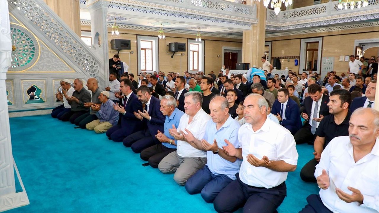 Bitlis'te Karaömeroğlu ve Şehitler İçin Mevlit Okundu