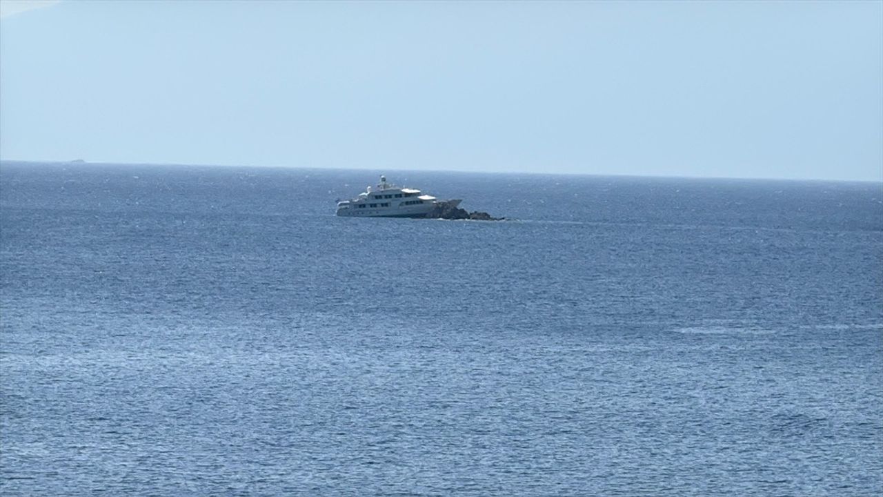 Bodrum Açıklarında Motoryat Kazası: 'Monte Carlo' Kayalıklara Çarptı