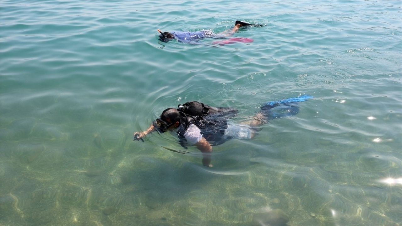 Bodrum'da Gönüllü Dalgıçlardan Deniz Dibi Temizliği
