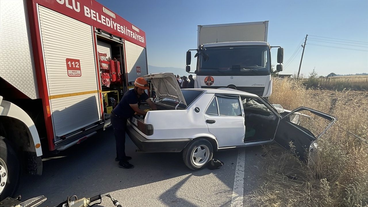 Bolu'da Otomobil-Kamyon Çarpışması: 1 Ölü, 2 Yaralı