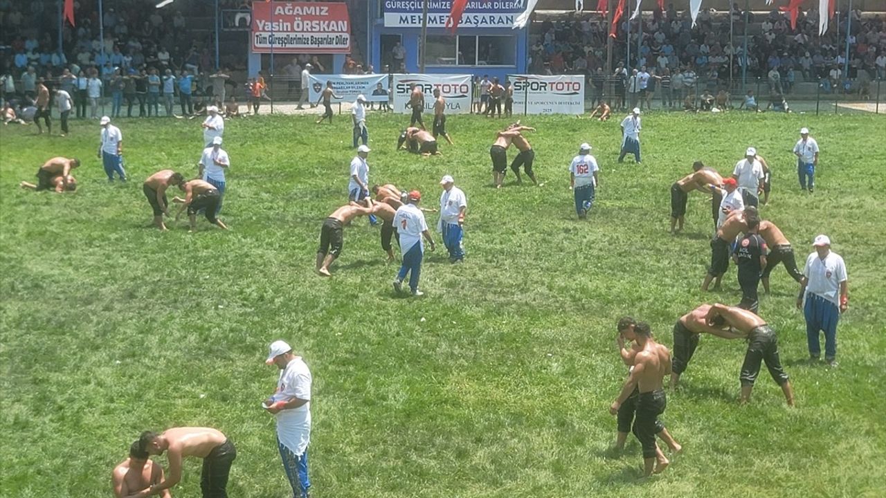 Burdur'da 34. Geleneksel Dirmil Altın Sipsi Yağlı Güreş Festivali Coşkusu