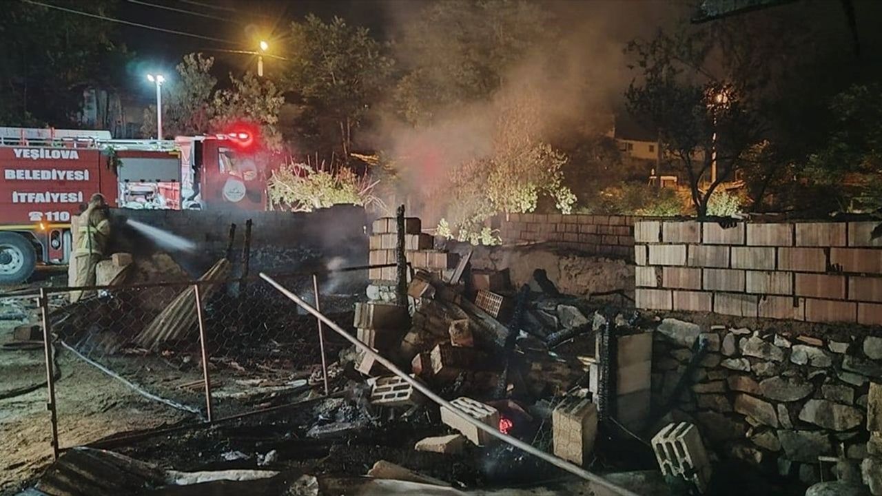 Burdur'da Ağılda Yangın: 10 Hayvan Telef Oldu