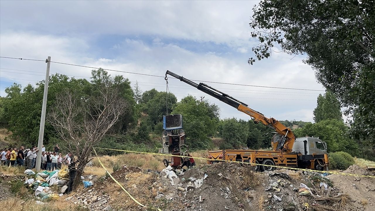 Burdur'da Dereye Düşen Traktörün Sürücüsü Hayatını Kaybetti