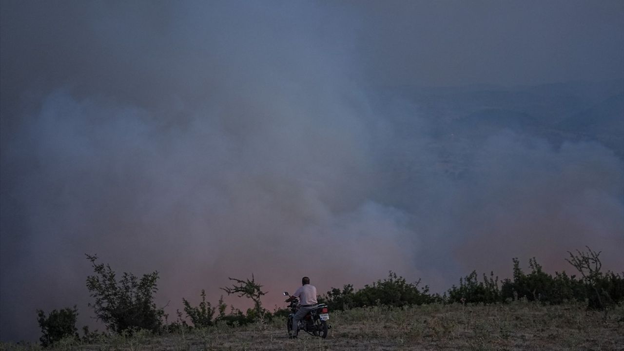 Bursa-Balıkesir Sınırında Orman Yangınına Müdahale Devam Ediyor