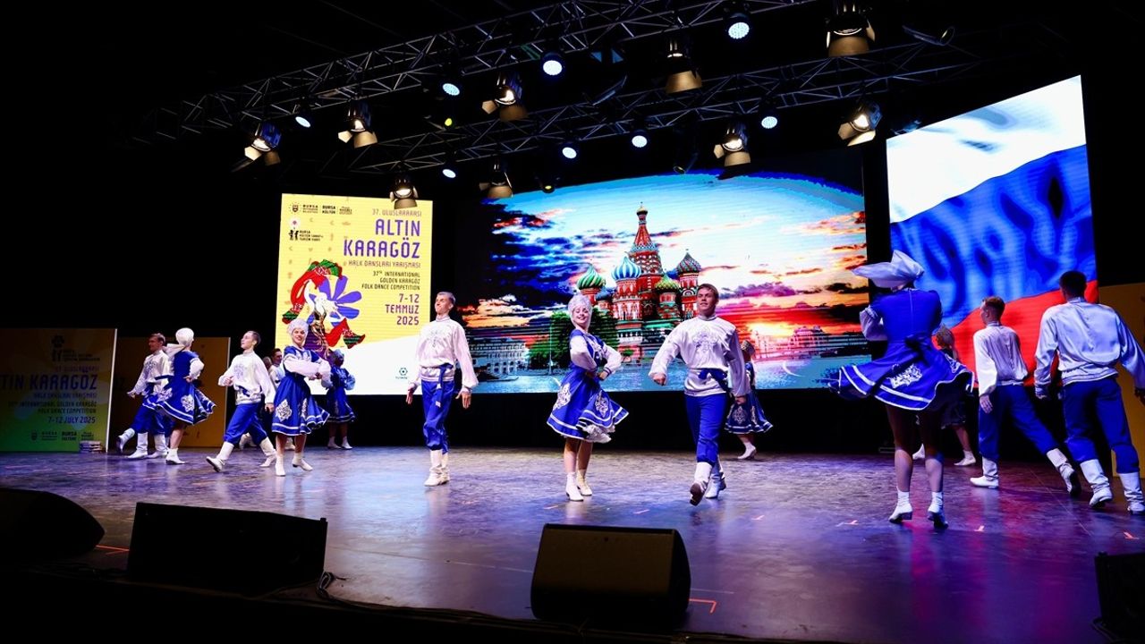 Bursa'da 37. Uluslararası Altın Karagöz Halk Dansları Yarışması Başladı