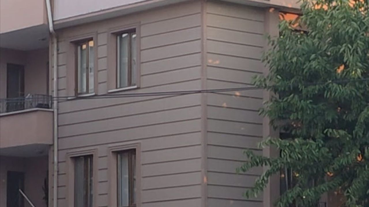 Bursa'da 4. Kattan Düşen 2 Yaşındaki Çocuk Ağır Yaralandı