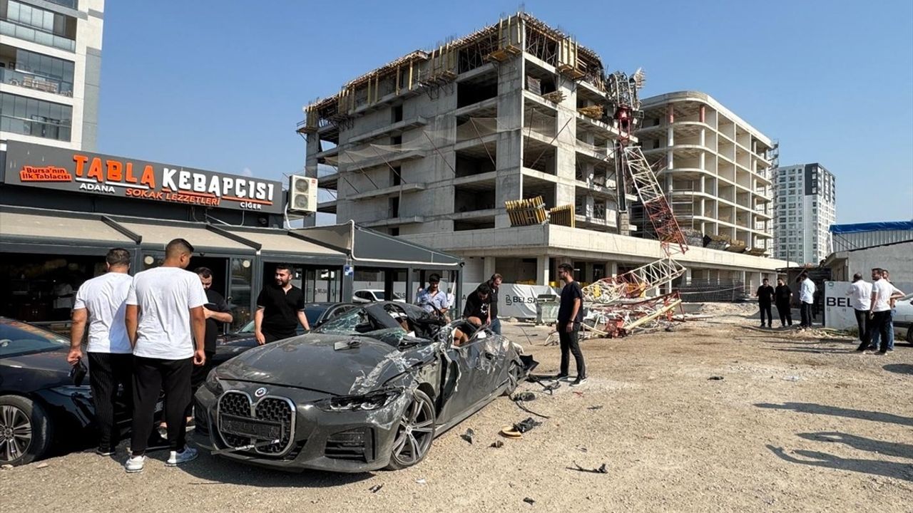 Bursa'da Devrilen Vincin Operatörünün Kurtarılması Anları Kamerada