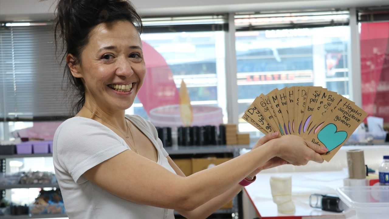 Bursa'da Hobi Olarak Başladıkları Mum Yapımında Malzeme Üreticisi Oldular