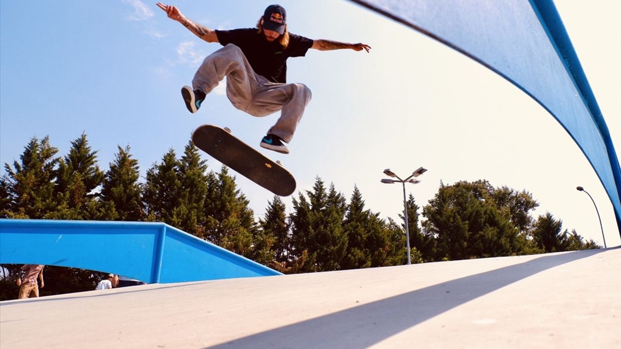 Bursa'da Kaykay Şampiyonası Coşkusu: 80 Sporcu Mücadele Etti