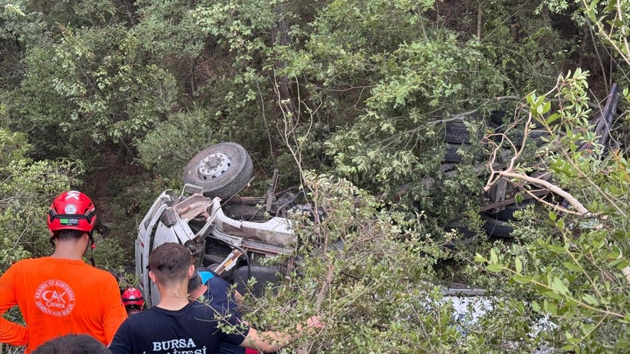 Bursa'da Orman Yangınına Su Taşıyan Tankerin Devrilmesi Sonrası İki Cenaze Defnedildi